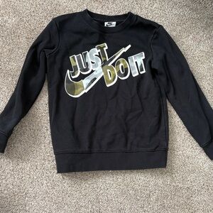 Nike Just Do It sweater Crewneck black size 6 boys